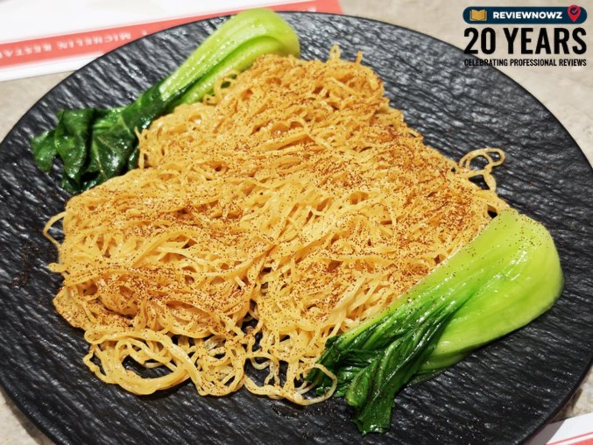 เมนูบะหมี่แห้งไข่กุ้ง ปริมาณปรกติในโปรโมชั่นราคาพิเศษ 99 บาท ที่ร้าน Kam's Roast