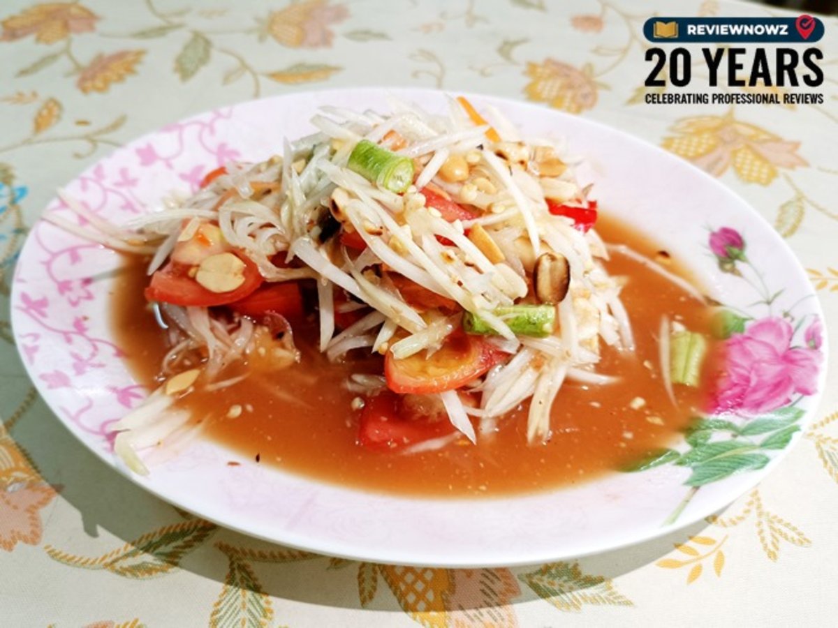 ส้มตำไทยเครื่องครบครันเส้นมะละกอกรอบน่วมได้ที่รสชาติกลมกล่อมของร้าน บังอรไก่ย่าง บางขุนนนท์