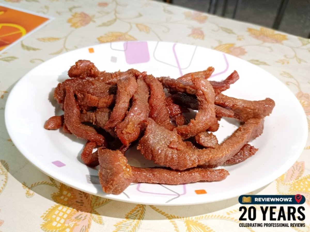 หมูแดดเดียวทอดชิ้นใหญ่เนื้อล้วนสีสันสวยงามนุ่มหนึบหนับไม่แห้งแข็งของร้าน บังอรไก่ย่าง บางขุนนนท์