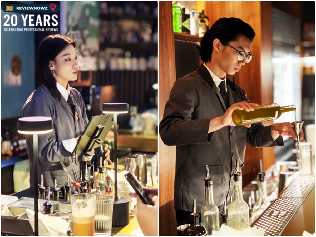 ภาพบาร์เทนเดอร์ขณะตวงและรินเครื่องดื่มด้วยความพิถีพิถันที่บาร์ Hope & Sesame (庙前冰室) Guangzhou สะท้อนศาสตร์และศิลป์ในการชงค็อกเทล ReviewNowz