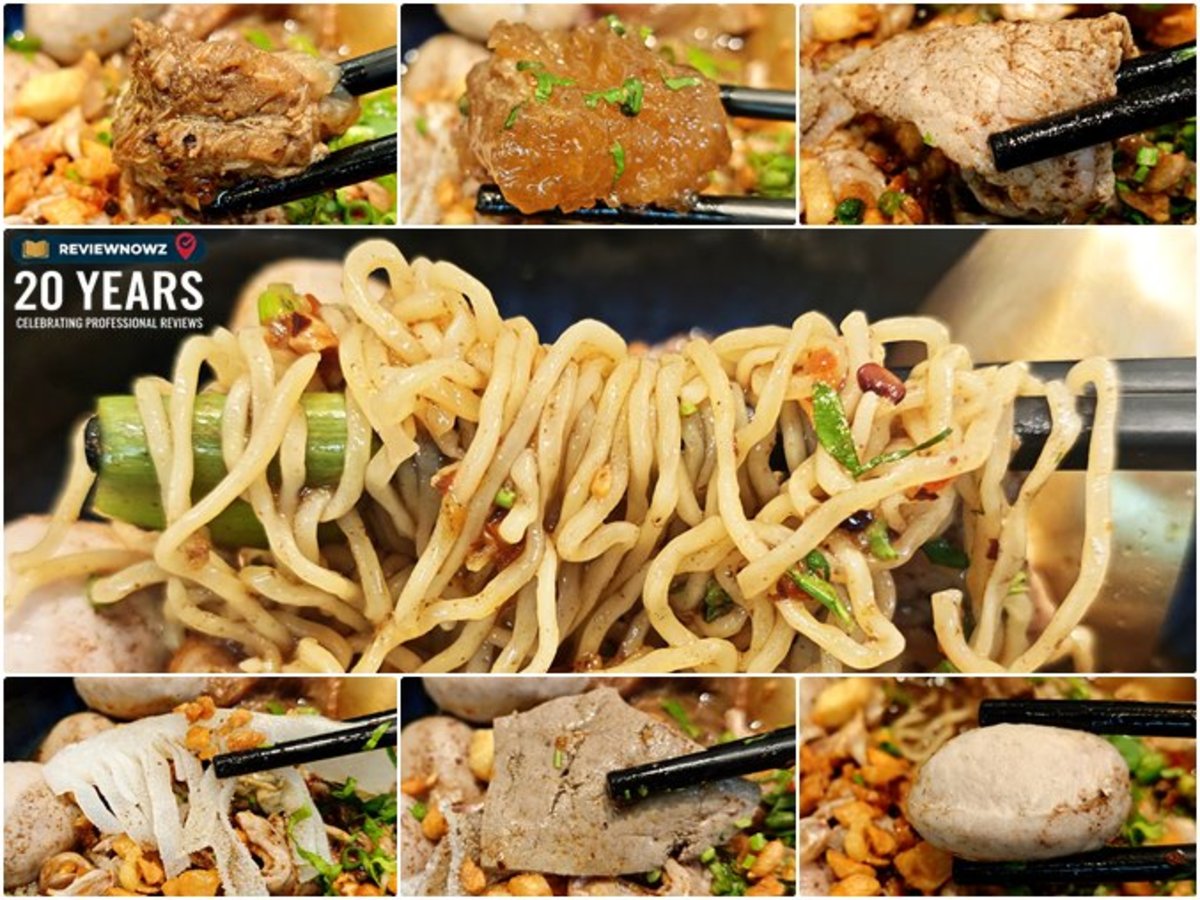 ภาพคอลลาจรวมวัตถุดิบเครื่องก๋วยเตี๋ยวเรือ ทั้งเนื้อตุ๋น เอ็นตุ๋น เนื้อสด ผ้าขี้ริ้ว ตับ ลูกชิ้น และเส้นบะหมี่นุ่มหนึบ ร้านก๋วยเตี๋ยวเรือทองสมิทธ์ สาขาพาร์คสีลม ReviewNowz