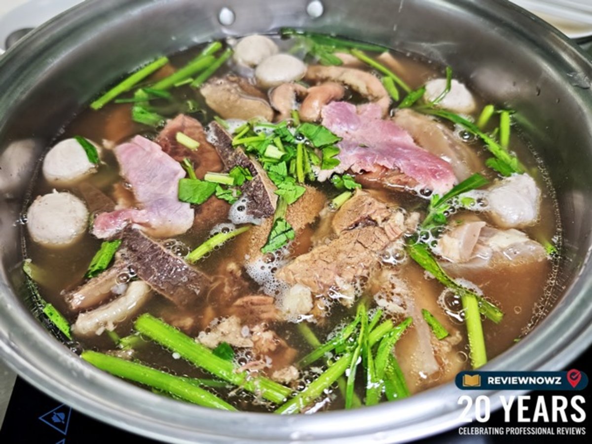 หม้อไฟรวมทุกอย่างพิเศษ ร้านเนื้อตุ๋นน้ำแดง 5 ดาว วัตถุดิบเนื้อตุ๋น เนื้อสด และเครื่องในชิ้นโตบนเตาไฟฟ้า ReviewNowz