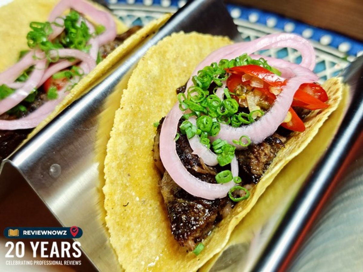 Short Rib Taco ทาโก้เนื้อซี่โครงแป้งกรอบโรยหน้าด้วย Pickled Onions และ Thai bird Relish ร้าน Madura Rooftop Bangkok ReviewNowz