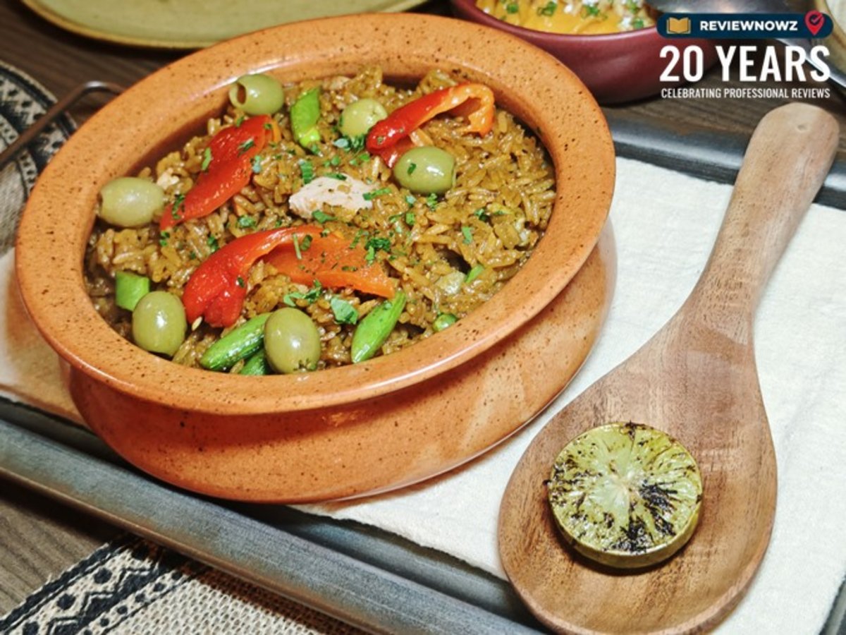 Arroz con Pollo ข้าวหมกไก่สไตล์คิวบาในหม้อดินเผาเสิร์ฟคู่กับเลมอนย่าง เมนู Signature ร้าน Madura Rooftop Bangkok ReviewNowz