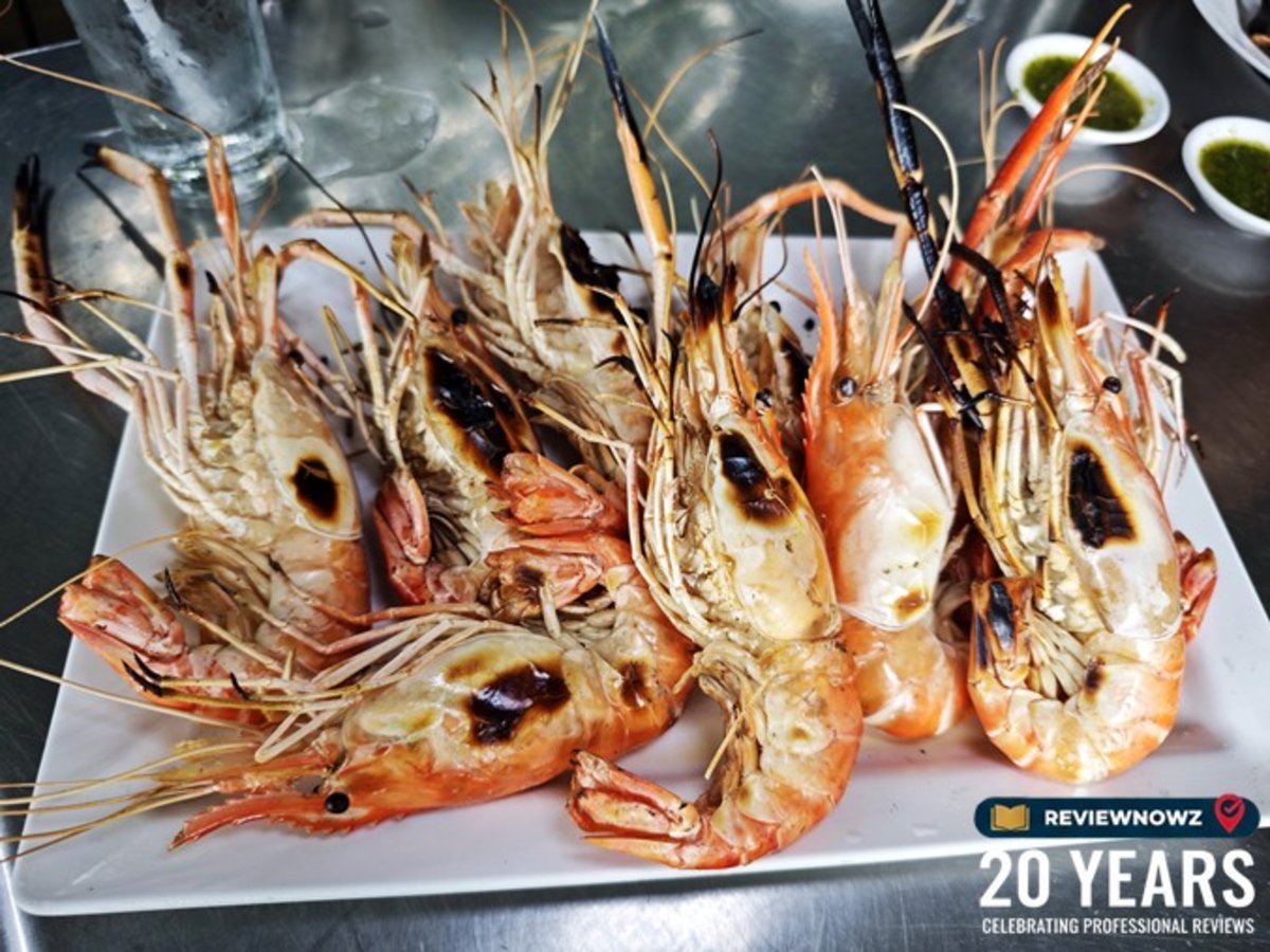 กุ้งเผาขนาดมาตรฐานเนื้อนุ่มเด้งหวานฉ่ำพร้อมมันกุ้งเยิ้ม ร้านเรืองฤทธิ์ ซีฟู้ด บางขุนเทียน-ชายทะเล ReviewNowz