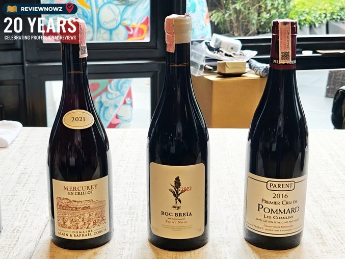 ขวดไวน์พรีเมียมกลุ่มสุดท้ายในโซน Table 3 งาน Burgundy by Way of Bangkok จัดโดย Wine Garage นำเสนอไวน์ชื่อดังอย่าง Mercurey, Roc Breia Pinot Noir และ Pommard 1er Cru Les Chanlins ReviewNowz