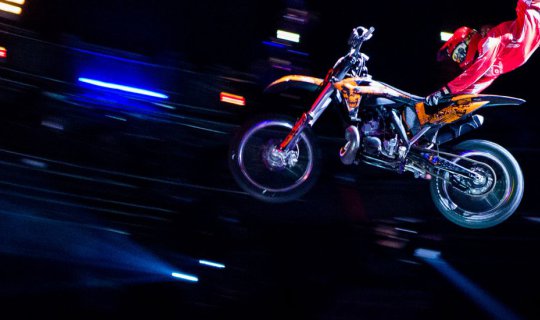 Cover มาเก๊าไม่ได้มีแต่คาสิโน พาไปดูโชว์ระดับโลกกัน The House of Dancing W...