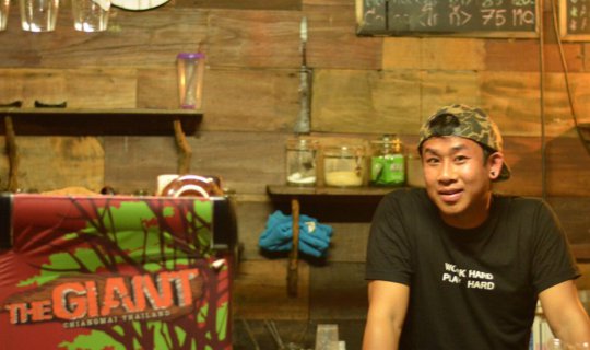 cover .. เ ป็ น ไ ง ล ะ " แ ม่ กำ ป อ ง " กั บ  " T h e  G i a n t C h i a n g m a i " ..