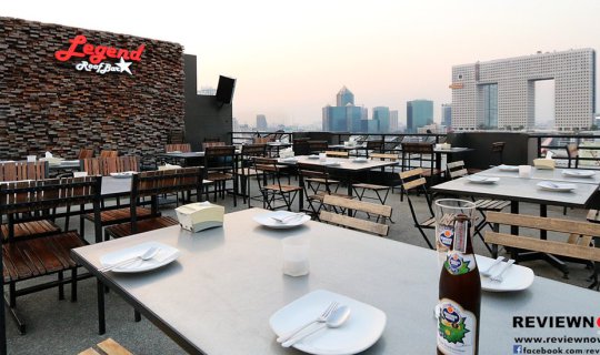 cover วิวสวยสุดๆกับอาหารรสชาติเข้มข้นและราคาคบหาสบายๆที่ Legend Roof Bar