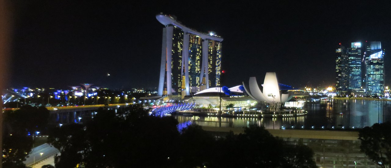 cover Contrast : The Ritz Carlton Singapore & V Lavender Hotel > Leisure in Singpaore