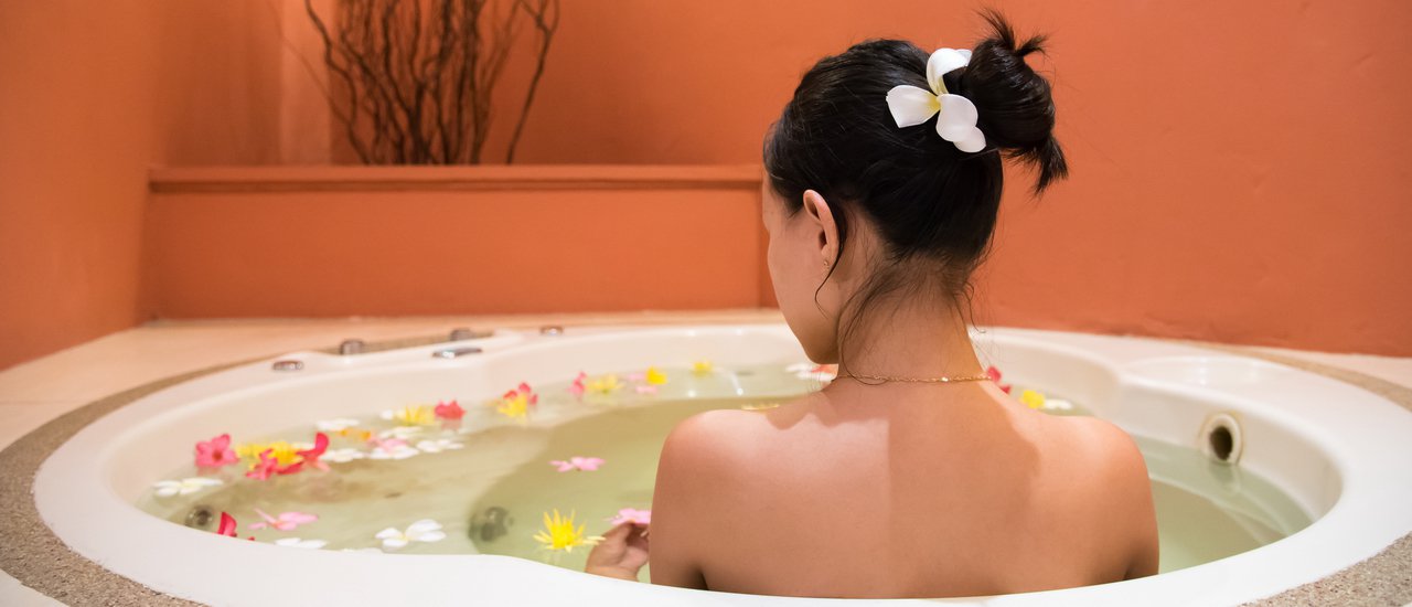 cover Escape from hot weather to relax at Darawadee @ Prince Palace Hotel (plus survey around hotel)