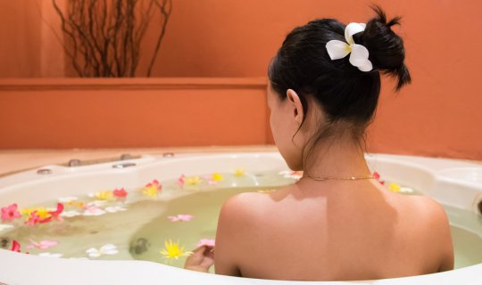 cover Escape from hot weather to relax at Darawadee @ Prince Palace Hotel (plus survey around hotel)