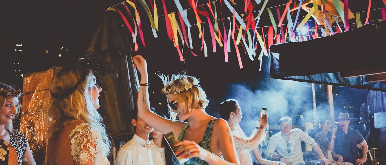 cover Escape from home to chill out at "Khao-san Raod" for few nights