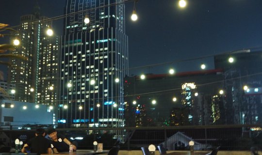 cover Octagon Bar : Rooftop นั่งชิลล์ใจกลางเมือง