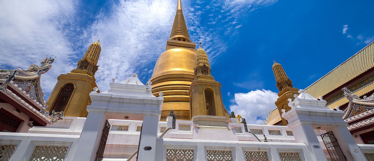 cover 1 Day in Bangkok : กิน เพลิน เดินไหว้พระ 5 วัด เสริมดวงชะตาชีวิต