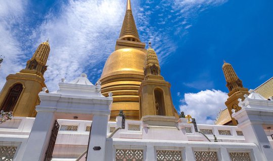 cover 1 Day in Bangkok : กิน เพลิน เดินไหว้พระ 5 วัด เสริมดวงชะตาชีวิต