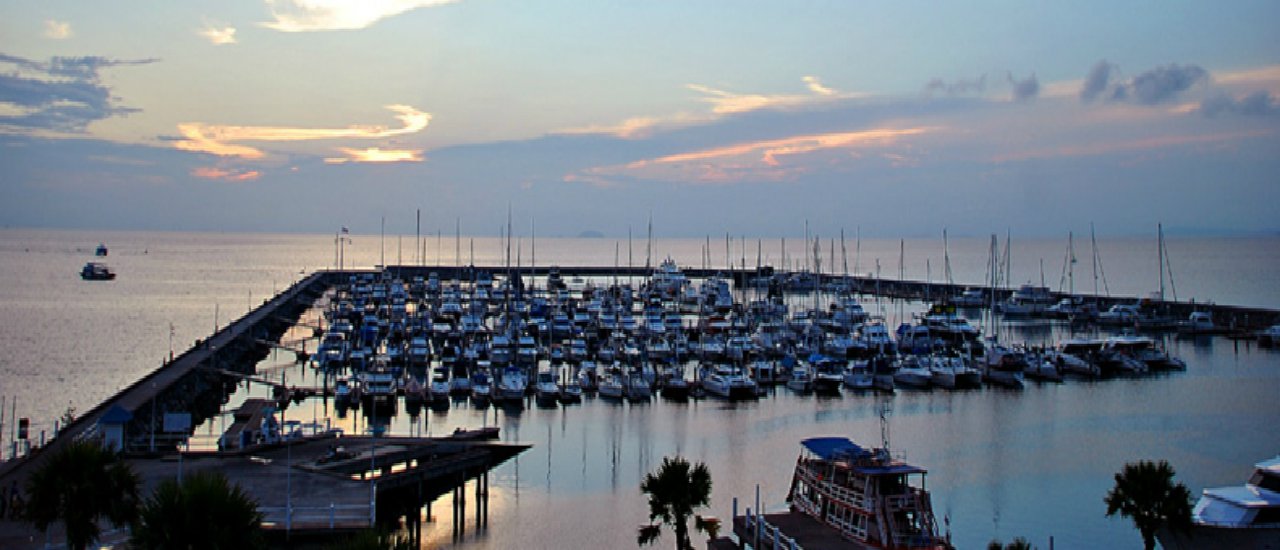 cover Lie back and watch the yatch @ Ocean Marina Yacht Club Pattaya