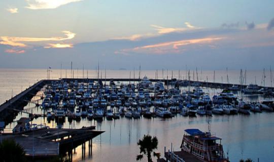 cover Lie back and watch the yatch @ Ocean Marina Yacht Club Pattaya