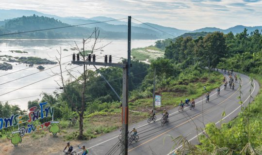Cover "Mekong Challenge 2016" จากโขงสู่อิระวดี” ปั่นจักรยาน เทิดพระเกียรติ...
