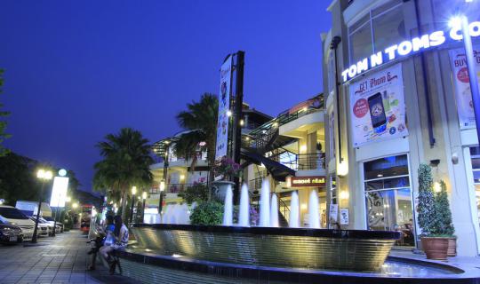 cover "Victoria Gardens" The first community mall on Phetkasem Road