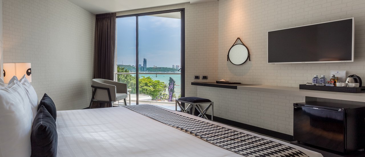 cover + + + นั่งนิ่ง ๆ ชมทะเลที่ Hotel Mera Mare Pattaya + + +